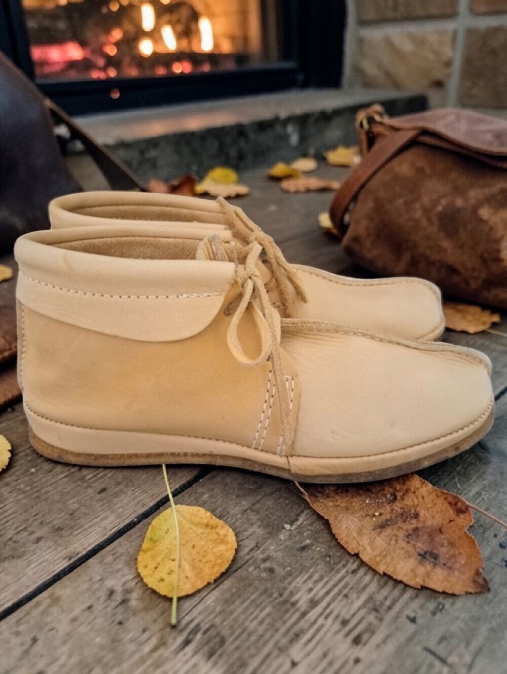 Moccasins tan leather women's flat shoes lace up size 6  Made in Canada